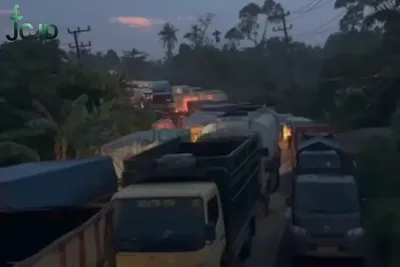 Ribuan Truk Batu Bara Sandera Jalur Mudik, Pengendara Terjebak Sejak Sahur!