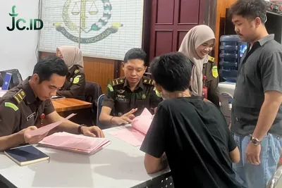 Tuntaskan Perkara, Polres Sarolangun Serahkan 6 Tersangka Tahap II ke Kejari