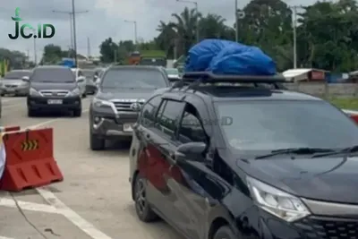 Chaos di Tol Muaro Sebapo: Sopir Nekat Terobos Barikade Polisi!