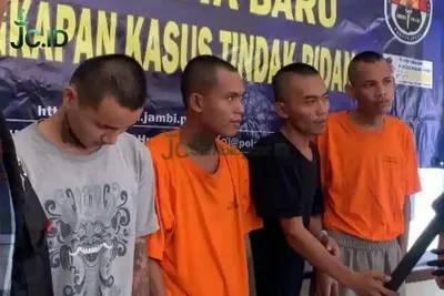 Sadis! Hanya karena Rp2.000, Sopir Batu Bara di Jambi Dikeroyok 4 Pengamen Pakai Besi