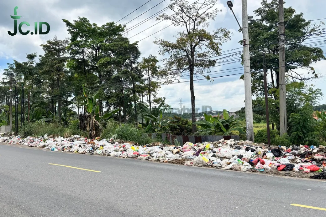 Mendalo Darat Darurat Sampah: Bau Busuk Kepung Sekolah, Dinas LH Ngaku Kewalahan