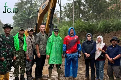 Tembus Hujan &amp; Lumpur! Bupati, TNI, dan PUPR Kerinci Bersatu 'Kepung' Ruas Renah Pemetik Demi Rakyat