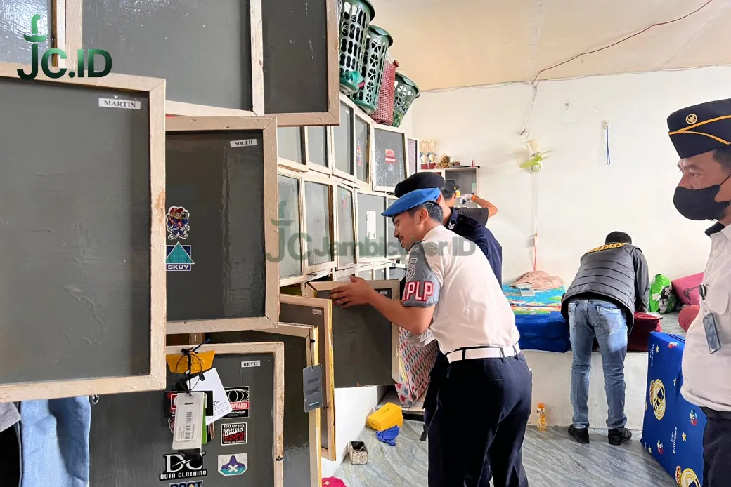 Wujudkan Lingkungan Bersih dari Praktik Illegal, Lapas IIB Muara Bulian Gelar Apel Ikrar dan Razia Gabungan