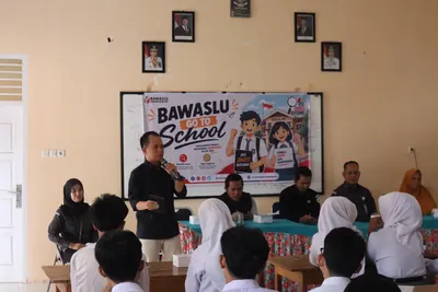 Bekali Pemilih Pemula, Bawaslu Gelar Program "Bawaslu Go To School" di SMA Negeri 10 Kabupaten Batang Hari