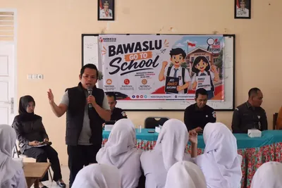 Ciptakan Pemilih Cerdas, Bawaslu Ajak Siswa SMAN 10 Batang Hari Jadi Tameng Hoaks dan Politik Uang
