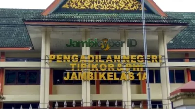 Sidang Perdana Korupsi PDAM Tirta Mayang Jambi Ditunda, Terdakwa Hilang di Jalan?