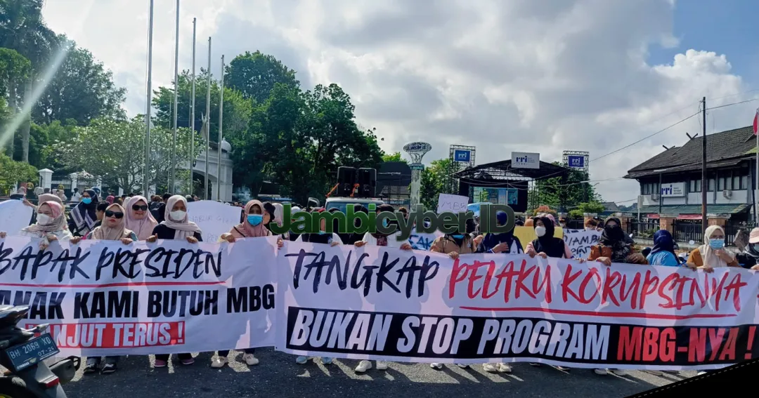 Ribuan Massa Kepung DPRD Jambi, Minta Program Makan Bergizi Gratis Tetap Dilanjutkan