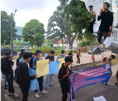 Demo Kejati Jambi Meletus: Kejaksaan Dituding Kangkangi Arahan Presiden Prabowo!